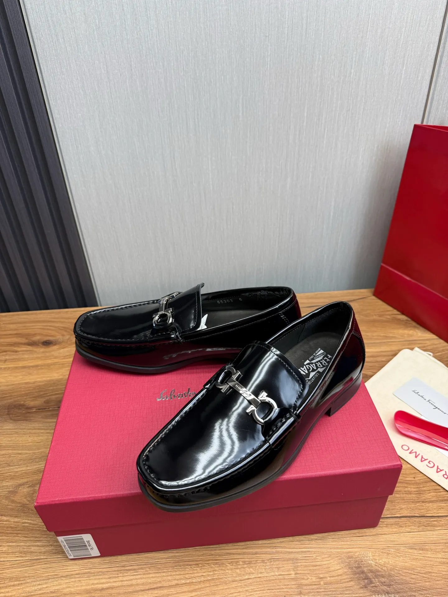 Men's shoes 💰760💰 Ferragamo. [Ferragamo] Men's Loaf leather shoes, the latest hot style, 1:1 original purchase quality, top quality, imported open-edge beaded cowhide leather on the upper, hand-made three-dimensional stitching highlights the round toe design, the inner feet are made of imported cowhide, with original wear-resistant rubber outsole, matching code 39-44, (38, 45 custom-made, non-refundable)